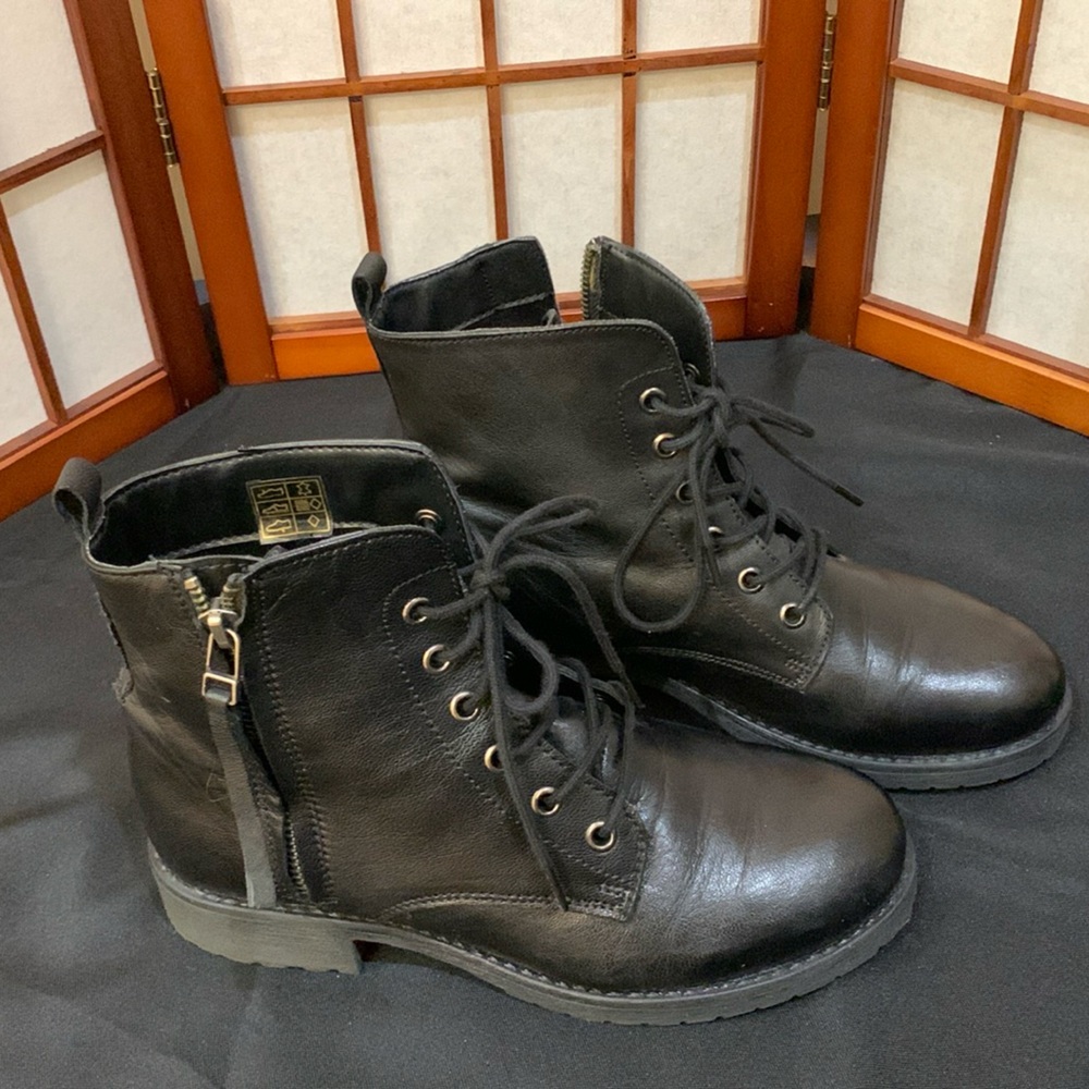 Steve Madden Leather Upper Women’s Black Boots. Size: 8.5